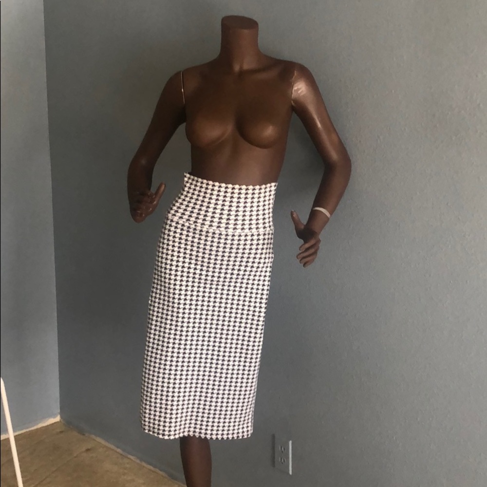 Houndstooth pencil skirt